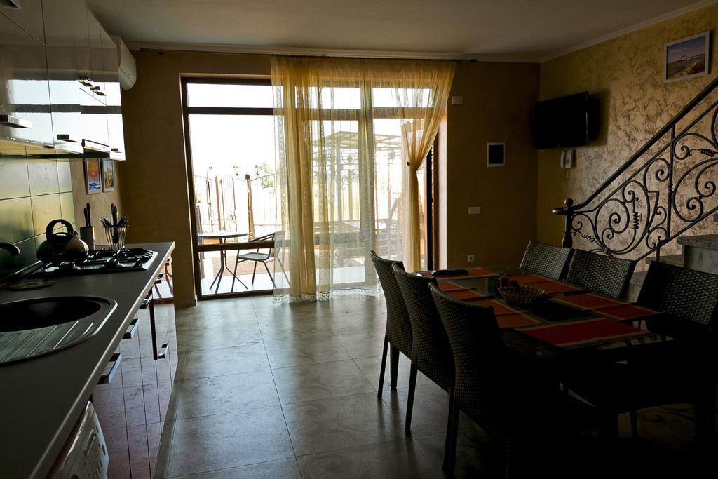 Villa Vi-Ta Zatoka Esterno foto